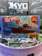 Hot Wheels - Jaws (Szczęki) 50th Anniversary - BOX K2