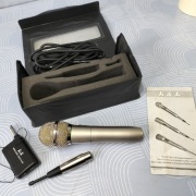 Stary mikrofon estradowy 