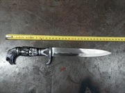 4) nóż z metalową rękojeścią 