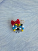 Przypinka , broszka do wózka z czerwoną kokardą