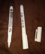 Biały marker wodoodporny 2.0mm