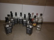 Butelki po bourbon whisky Jack Danniel's, Jim Bim, Johnie Walker