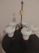 Żyrandole i radioodtwarzacz 