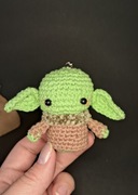 Prezent brelok Dziecko Yoda na szydełku ręczne robiony eco friendly 