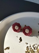 Kolczyki w kształcie kwiatu z koralików