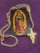 Przepiękny szklany z kryształek Różaniec z Gwadelupe.Meksyk. Na każdym 
