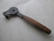 Otwieracz do konserw lata 20-e XXw Sygnowana