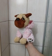 Pluszowa zabawka zwierzęta zwierzątko Pies piesek mops w różowym stroju w p