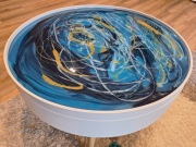 Stolik kawowy 60 cm ze schowkiem | biały | design skandynawski | z żywicą