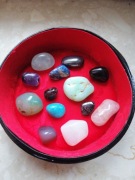 Zestaw kamieni szlachetnych w ozdobnym pudełku 