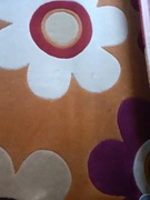 Dywan  140x200 w kolorowe kwiaty na pomarańczowym tle 