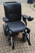 Wózek inwalidzki z napędem elektrycznym
