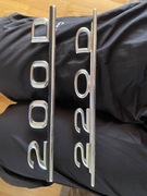 MERCEDES W124 NAPIS EMBLEMAT 200d 