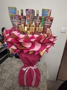 Bukiet jadalny z merci, róż mydlanych i zdrapek