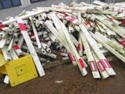 Odpad HD-PE - słupki kilometrażowe do recyklingu 