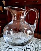 Dzbanek szklany o pięknych proporcjach , Vintage