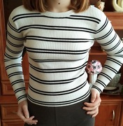 Dopasowany sweterek w paski roz. S