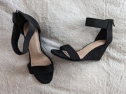 Nowe czarne zamszowe eleganckie buty sandały na koturnie 39