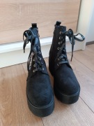 Czarne botki na platformie 