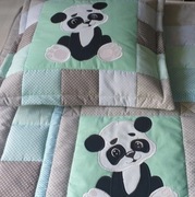 Kołderka i poduszka  z haftem Panda patchwork