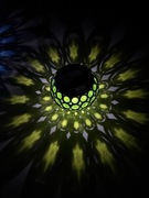 zielony lampion solarny znicz solarny na cmentarz pomnik grób 