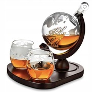 Karafka zestaw do whisky globus 850 ml statek dwie szklanki z grawerem 