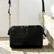 Torebka Perfois ładnie wygląda