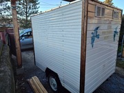 Przyczepka samochodowa do przewozu zwierząt 