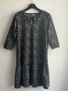 Czarna sukienka z falbaną beloved L