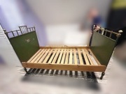 Łóżko vintage zabytkowe zielone drewno ozdobna rama