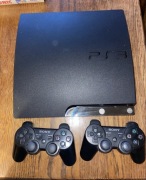 Konsola Ps3 plus 2 pady