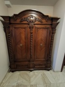 Szafa gaderobiana po renowacji