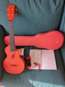 Enya Nova U Concert 23” ukulele + komplet akcesoriów + pudełko