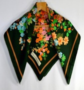 Piękna, vintage, jedwabna apaszka Christian Dior w kolorowe kwiaty.