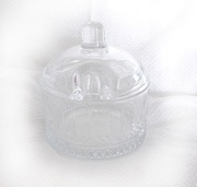 szklana cukiernica, ładna cukiernica ze szkła, szklana cukierniczka