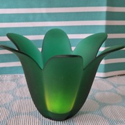 Szklany zielony świecznik 