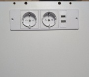 Gniazdo do zabudowy w blat, 2-komorowe na biurko z portem USB 16A
