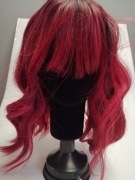 Wysokiej jakości peruka kolor burgund 