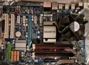 Płyta główna z 4gb ram ddr2 i procesorem intel core 2 quad