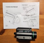 Latarka 1000 lumenów z zielonym laserem - montaż na szynie Picatinny