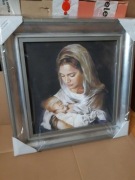 Obraz z wizerunkiem Matki Bożej z Jezuskiem w ramie na płótnie duży