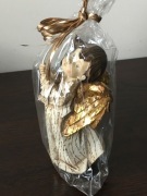 Drewniana figurka aniołek z lampionem anioł dekoracja na prezent