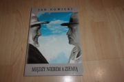 między niebem a ziemią Nowicki