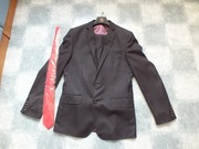 garnitur męski ciemno-szary,biała nić lamówka roz.188/100, krawat-nowy