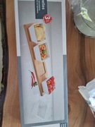 Miseczki na drewnianej desce