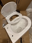 Miska WC wisząca z deską wolnoopadającą 