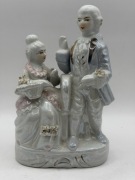 Porcelanowa figurka przedstawiająca parę kolonialną
