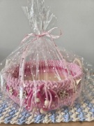 Kosz prezentowy upominkowy taca ręcznie wykonana na szydełku handmade 