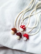 Naszyjnik z grzybkiem z koralików ręcznie robiony