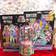 Zestaw prezentowy monster high zdrapywanka naklejki 